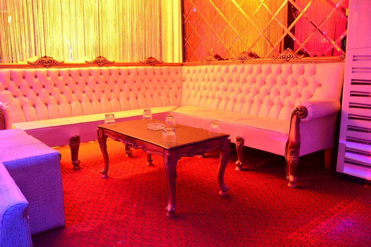 Meumi Palace Yaounde Luaran gambar